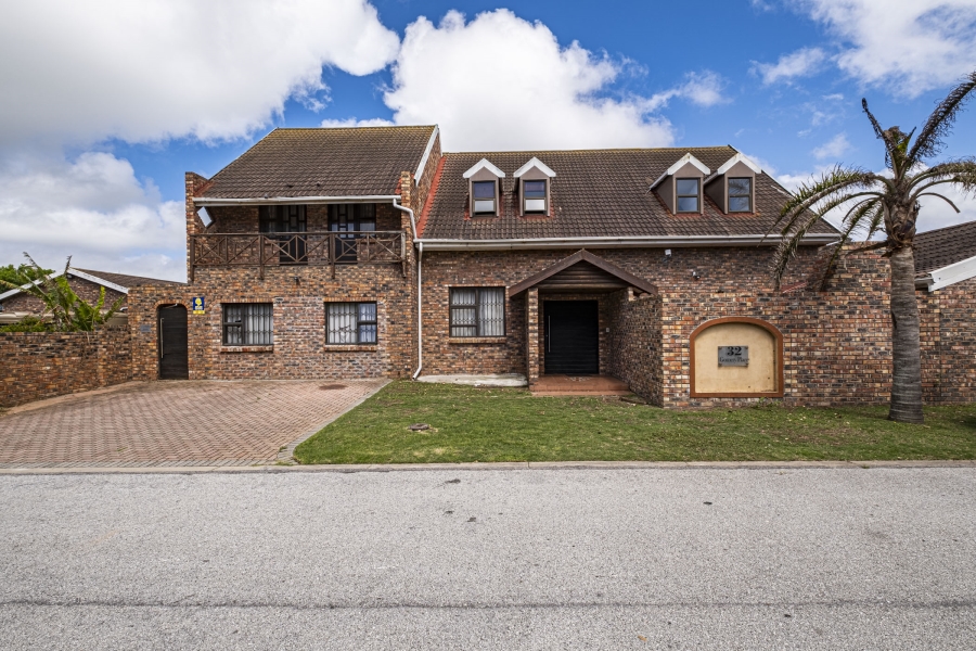 9 Bedroom Property for Sale in Summerstrand Eastern Cape